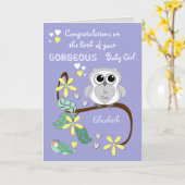 Nieuwe baby meisje feliciteert paarse met een scha kaart (Gele Bloem)