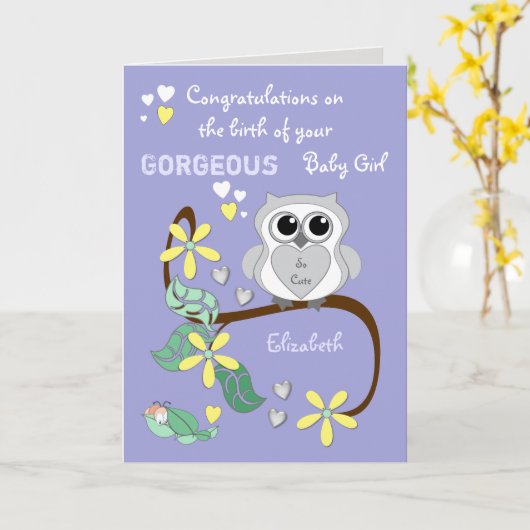 Nieuwe baby meisje feliciteert paarse met een scha kaart (Gele Bloem)