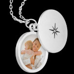 Nieuwe Baby van Mam First Moederdag en Mam Foto Locket Ketting<br><div class="desc">Het nieuwe Ketting van het Mam First Moederdag en van het Mam van het Slot van de Foto Dit is het perfecte gepersonaliseerde nieuwe moeder en de baby foto rond de ketting geschenken van het mand voor de eerste moederdag. Dit is het geweldige geschenk voor nieuwe moeder en nieuwe geboren...</div>