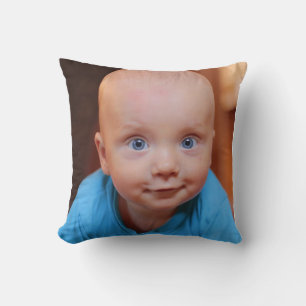 NIEUWE BABY VOEGT FOTO-AANGEPASTE KUSSENS TOE