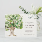 Nieuwe eikenboomstammen die aankondiging verplaats (Staand voorkant)