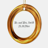 Nieuwe getrouwde gouden ring en nieuw jaar keramisch ornament (Links)