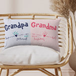 Nieuwe grootouders Roze Blauwe Zwangerschap Kennis Kussen<br><div class="desc">Zwangerschapskuilkussen zijn een mooi cadeau voor grootouders. Opa en oma kunnen beiden gepersonaliseerd worden voor Opa, Nanna, enzovoort, om aan uw voorkeur te voldoen. Je kunt ook het jaar toevoegen dat het koppel trots grootouders zal worden. Dit moderne harten- en pijlvormig ontwerp in roze en blauw is geweldig als een...</div>