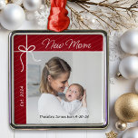 Nieuwe mama eerste kerstfoto metalen ornament<br><div class="desc">Vier je eerste jaar als moeder met dit speciale ornament. Personaliseer dit charmante kerstboom ornament met een foto van u en uw baby,  en de naam en geboortedatum van uw baby.</div>