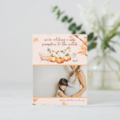 Nieuwe pompoen | Herfst foto zwangerschap aankondi (Staand voorkant)