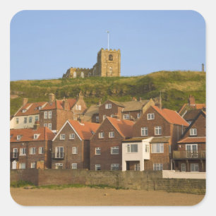 Nieuwe woningen en St Margarets-kerk, Whitby, Vierkante Sticker