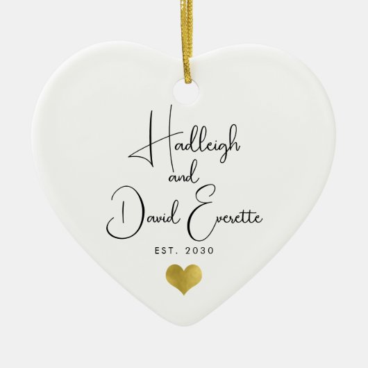 Nieuwgetrouwd Datum Ingesteld Script Gouden Hart Keramisch Ornament (Voorkant)