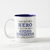 Nieuwheid van audiotechnicus tweekleurige koffiemok (Links)