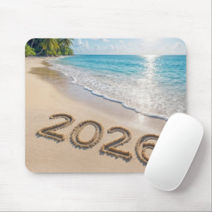 Nieuwjaar 2026 Tekst op een tropisch strand Muismat