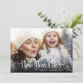 Nieuwjaar Cheer Foto Witte Sneeuwvlokken Script Na Feestdagenkaart (Staand voorkant)
