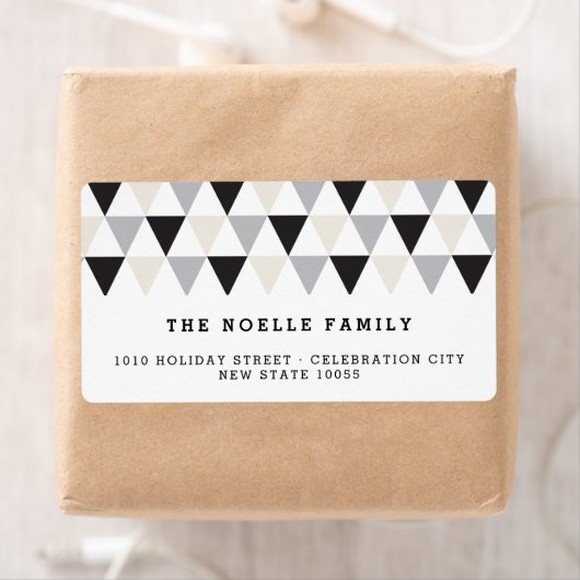 Nieuwjaar geometrische driehoeksfeestdag etiket (Insitu)