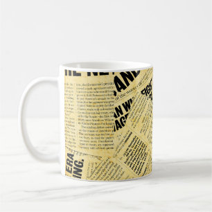 Nieuws papier met oud papier koffiemok