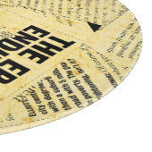 Nieuws papier met oud papier snijplank (Hoek)