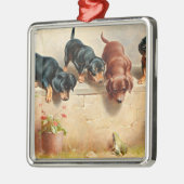 Nieuwsgierig Dachshund-Puppy en kikker Metalen Ornament (Links)