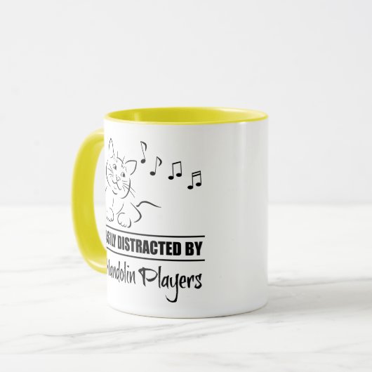 Nieuwsgierig kattevoer, gemakkelijk verstoord door mok (Voorkant links)