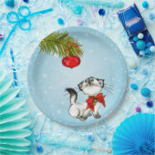 Nieuwsgierig keukenkat in een rode kerstbak papieren bordje (Feest)