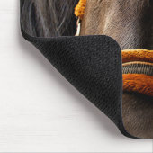 Nieuwsgierig paard dat door het keukenvenster kijk muismat (Hoek)