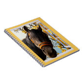 Nieuwsgierig paard dat door het keukenvenster kijk notitieboek (Rechterzijde)