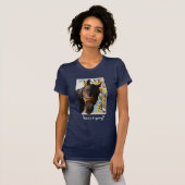 Nieuwsgierig paard dat door het keukenvenster kijk t-shirt (Voorkant volledig)