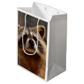 nieuwsgierige foto van Raccoon Medium Cadeauzakje (Achterkant Gekanteld)