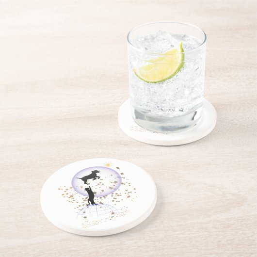 Nieuwsgierige kat en hond zandsteen onderzetter (Zijkant)