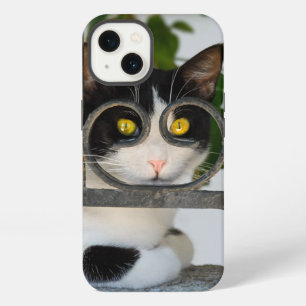 Nieuwsgierige kat met brillenmontuur voor een grap iPhone 13 hoesje