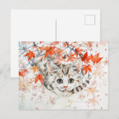 Nieuwsgierige kitten in herfstbladeren in Chinese  Briefkaart (Voorkant / Achterkant)