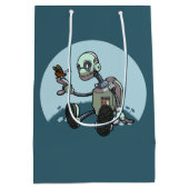 Nieuwsgierige Robot ziet zijn eerste vlindervliege Medium Cadeauzakje (Achterkant)