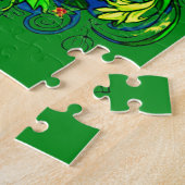 Nieuwsgierige wasbeer in een kleurrijke bloementui legpuzzel (Zijkant)