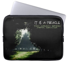 "Nieuwsgierigheid" Inspirerend quote Laptop Sleeve