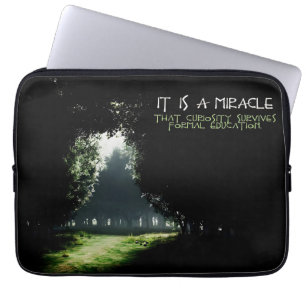 "Nieuwsgierigheid" Inspirerend quote Laptop Sleeve