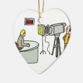 Nieuwsjournalistiek live in studio keramisch ornament (Links)