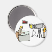 Nieuwslezer live verslag doen in een studio magneet (Voorkant / Achterkant)