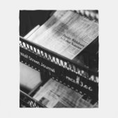 NIEUWSPAPERS OP DE WALSTREET JOURNAL RACK FLEECE DEKEN (Voorkant)