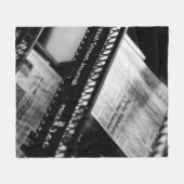 NIEUWSPAPERS OP DE WALSTREET JOURNAL RACK FLEECE DEKEN (Voorkant (Horizontaal))