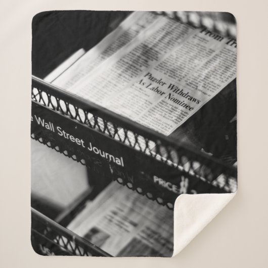 NIEUWSPAPERS OP DE WALSTREET JOURNAL RACK SHERPA DEKEN (Voorkant)