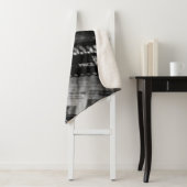 NIEUWSPAPERS OP DE WALSTREET JOURNAL RACK SHERPA DEKEN (In situ)