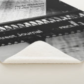 NIEUWSPAPERS OP DE WALSTREET JOURNAL RACK SHERPA DEKEN (3/4)