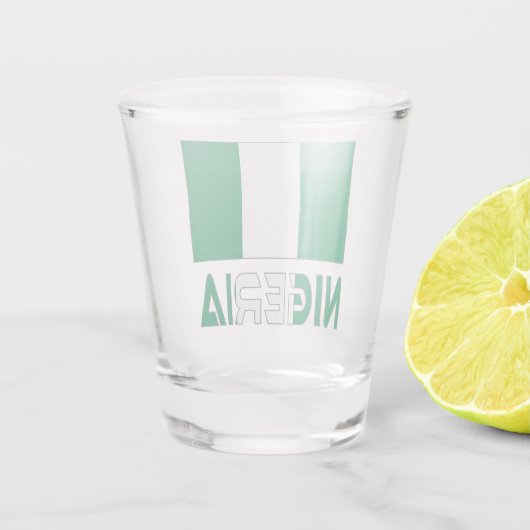 Nigeriaanse vlag en Nigeria Shot Glas (Achterkant)