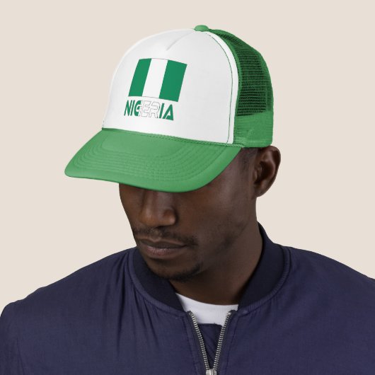 Nigeriaanse vlag en Nigeria Trucker Pet (In situ)