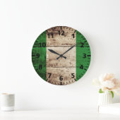 Nigeriaanse vlag op oude houten korrel grote klok (Huis)