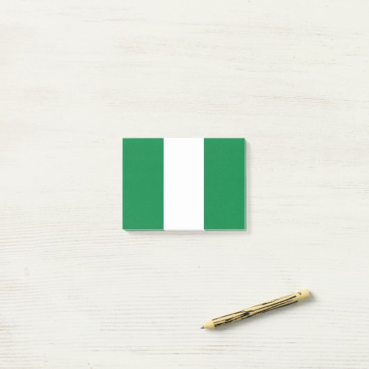Nigeriaanse vlag post-it® notes (Op bureau)