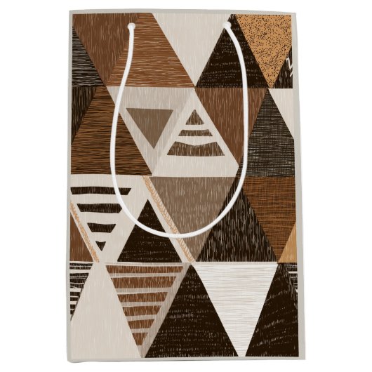 Nigerian patterns on a triangles background medium cadeauzakje (Voorkant)