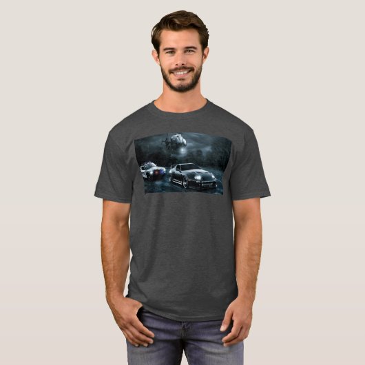 Night Chase with Speeding Sports Car retro T-shirt (Voorkant volledig)