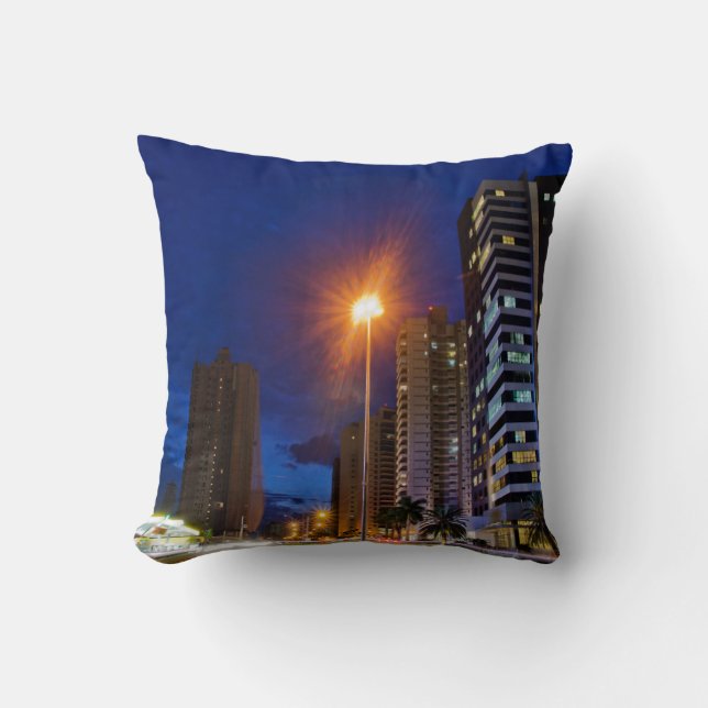 Night City Lonrina Kussen (Voorkant)