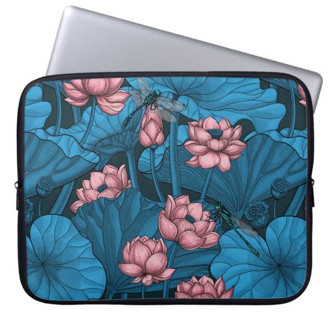 Night lotus garden laptop sleeve (Voorkant)
