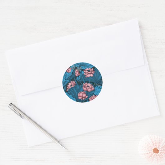 Night lotus garden ronde sticker (Envelop)