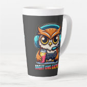 Night Owl Gamer Mascot Fun Gaming Illustration Latte Mok (Rechterhoek)