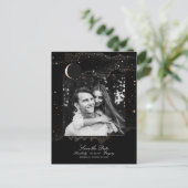 Night Stars Zwart en Goud Foto Save the Date Aankondigingskaart (Staand voorkant)