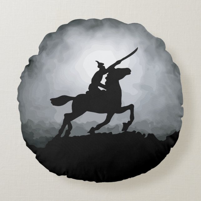 Nightfall Triumph: Knight in Fog Rond Kussen (Voorkant)